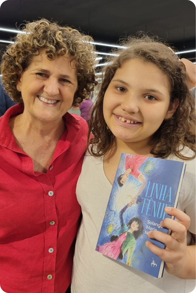 Solange Nogueira com fã do Livro Linha Tênue